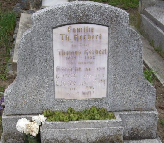 Herbert Thomas 1879-1952 und Kinder Grabstein